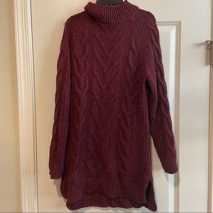Old Navy Medium long turtleneck-maroon